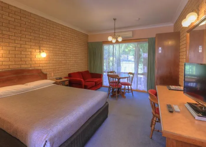 Barrass\'S John Bright Motor Inn